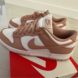 Nike Dunk Low Sneakers